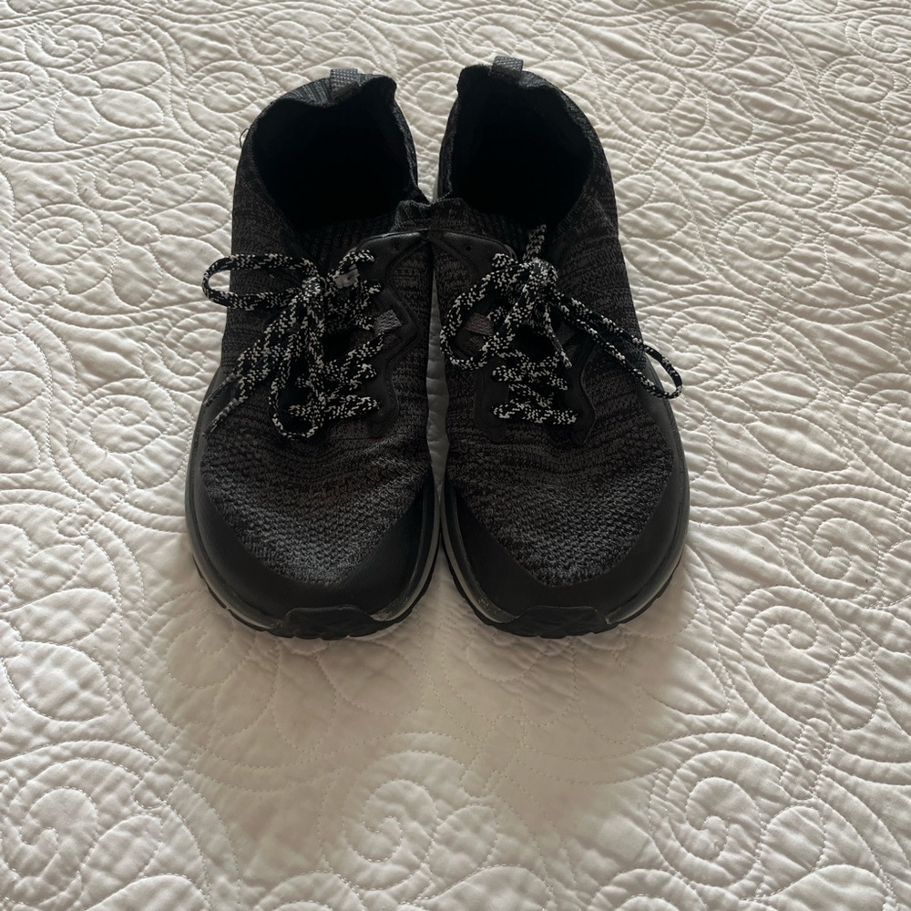 Merrill MAG-9 Black Sneakers. Womens  size 10.